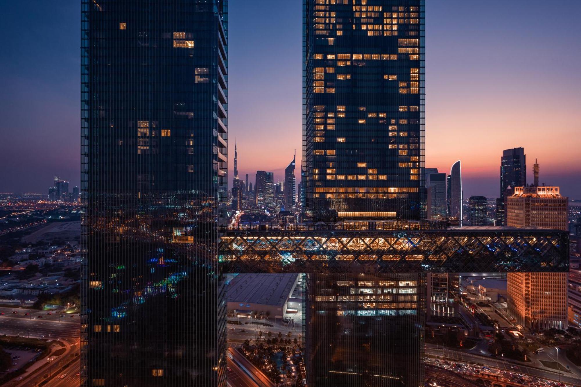 One&Only One Za'Abeel Hotell Dubai Eksteriør bilde The bridge at night
