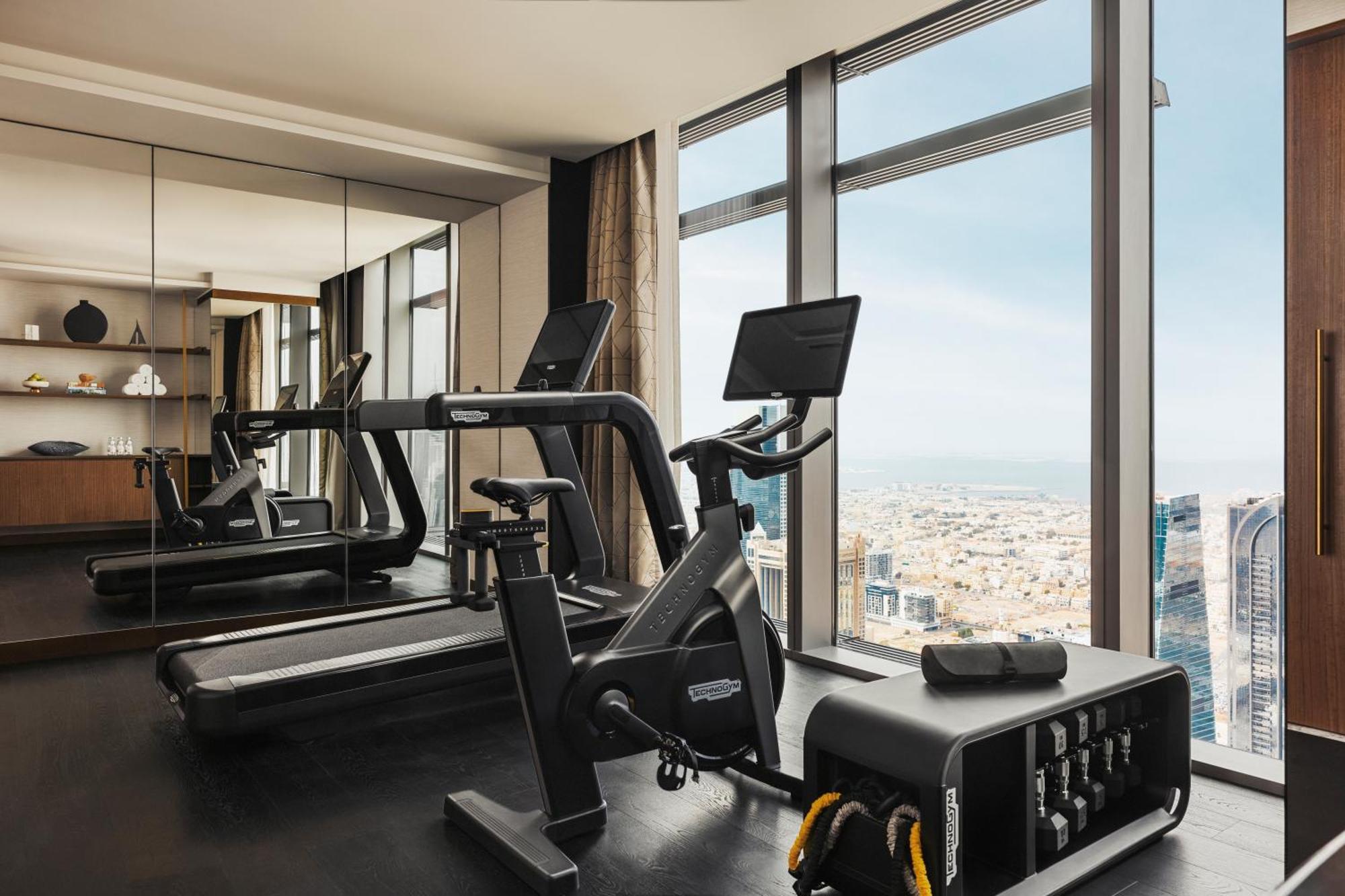 One&Only One Za'Abeel Hotell Dubai Eksteriør bilde The gym at the Ritz-Carlton, DIFC